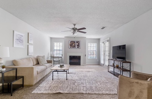 Crestline Heights Apartment | Modern Apartment in Prime Location (ID9675X21)