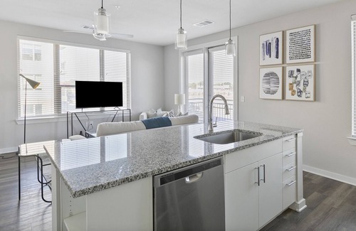 North Richland Hills Apartment | Modern Apartment in Prime Location (ID9115X55)