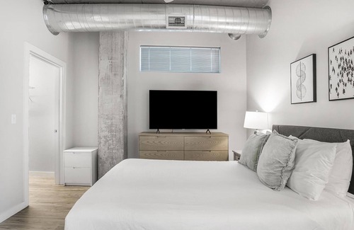 Historic Old Northeast Apartment | Modern Apartment in Prime Location (ID2344X96)