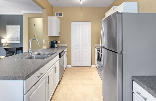Pinellas Park Apartment | Modern Apartment in Prime Location (ID8612X34)