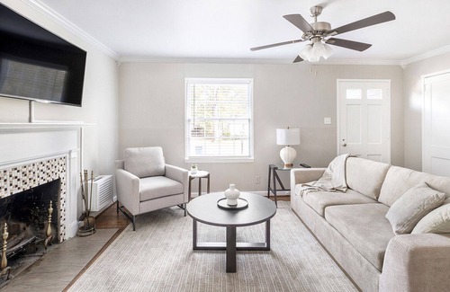 Homewood Apartment | Modern Apartment in Prime Location (ID1266X720)