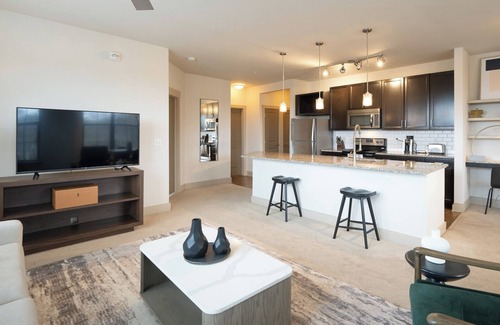 Crestline Heights Apartment | Modern Apartment in Prime Location (ID7243X65)