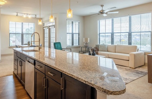 Crestline Heights Apartment | Modern Apartment in Prime Location (ID7243X65)