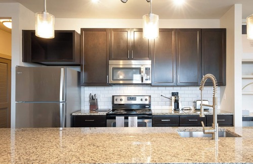 Crestline Heights Apartment | Modern Apartment in Prime Location (ID7243X65)