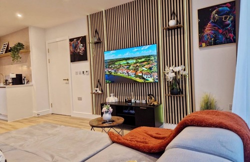 Alperton Apartment | Modern Apartment- Wembley Stadium - Parking
