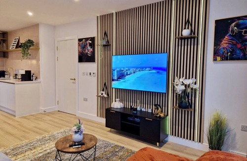 Alperton Apartment | Modern Apartment- Wembley Stadium - Parking