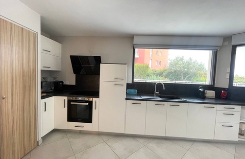 Sete Apartment | Modern Apartment with A/C, Double Garage, 1km from Beach, Sète