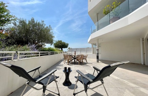 Sete Apartment | Modern Apartment with A/C, Double Garage, 1km from Beach, Sète