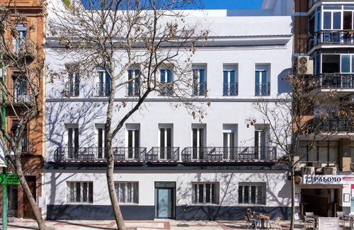 San Bartolome Apartment | Modern apartment with terrace in the city center. Recaredo VIII