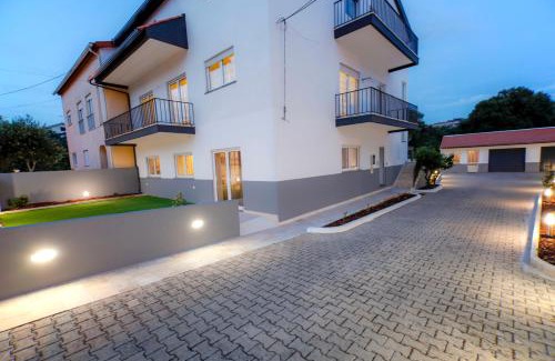Fatima Apartment | Modern Apartment With Garden