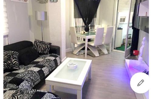 Almeria Apartment | Modern apartment with jacuzzi and city view, Almería, 80 m²