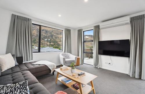 Lower Shotover Apartment | Modern Apartment With Coronet & Remarkables Views