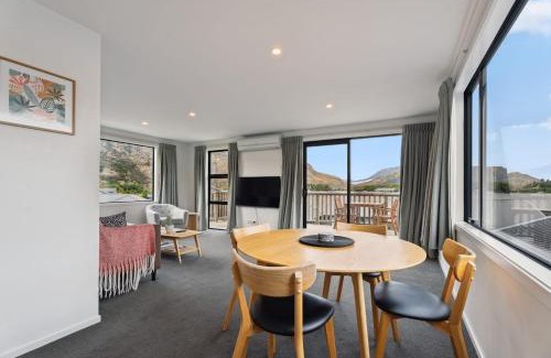 Lower Shotover Apartment | Modern Apartment With Coronet & Remarkables Views