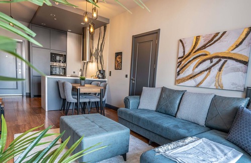 Beyoglu Apartment | Modern Apartment with On-Site Gym and Spa