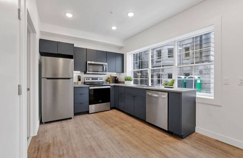 Downtown Columbus Apartment | Modern Apartment with Pool Table! Pet-friendly!