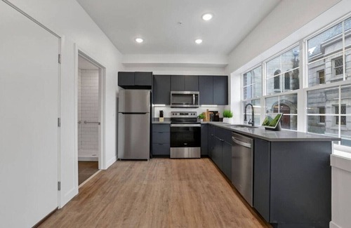 Downtown Columbus Apartment | Modern Apartment with Pool Table! Pet-friendly!