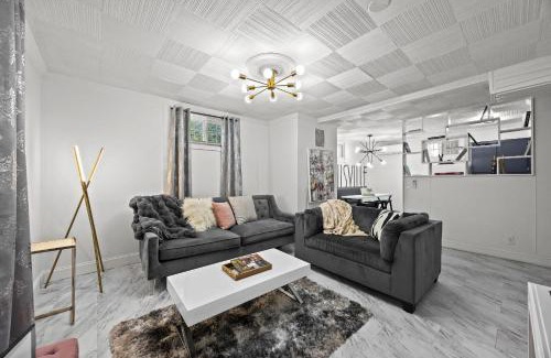 Audubon Apartment | Modern Apartment with Parking & Prime Location