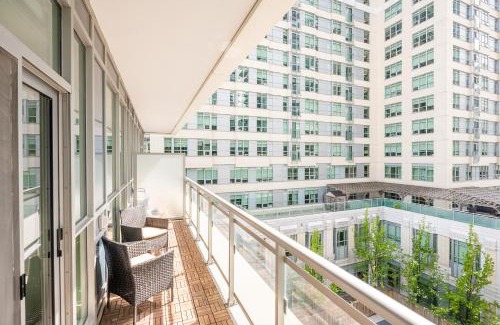 Yonge-Eglinton Apartment | Modern Apartments 2BR 2BA Lillian St with Balcony