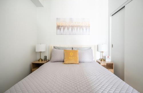 Yonge-Eglinton Apartment | Modern Apartments 2BR 2BA Lillian St with Balcony