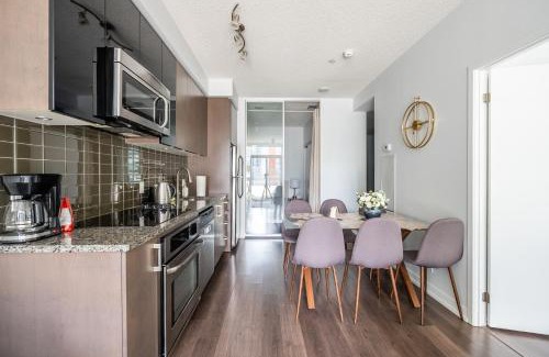 Yonge-Eglinton Apartment | Modern Apartments 2BR 2BA Lillian St with Balcony