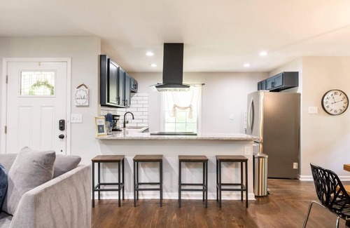 Jefferson Park House | Modern APT 4 Beds Mins to Atlanta Airport & Downtown 🔥