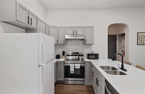 Herron Morton House | Modern Apt. | Downtown Charm | Ideal Location