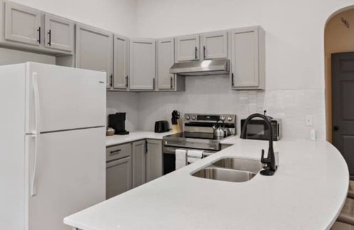 Herron Morton House | Modern Apt. | Downtown Charm | Ideal Location