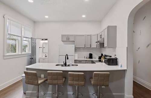 Herron Morton House | Modern Apt. | Downtown Charm | Ideal Location