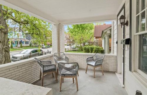 Herron Morton House | Modern Apt - Downtown Charm - Ideal Location