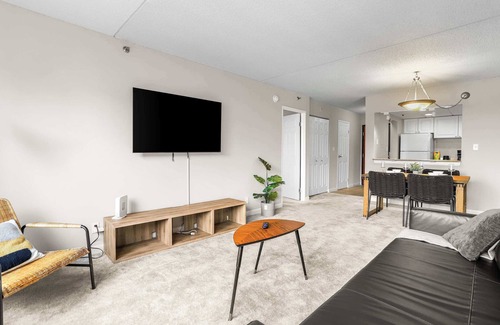 Arlington Apartment | Modern Apt Steps from Shops & Metro