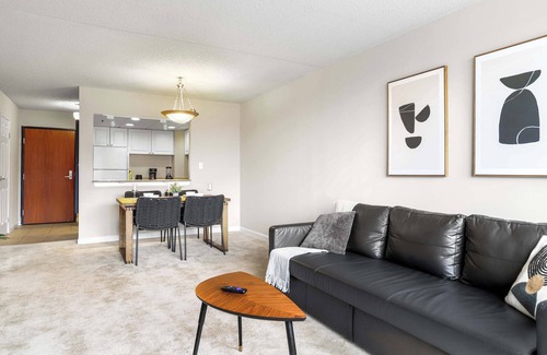 Arlington Apartment | Modern Apt Steps from Shops & Metro