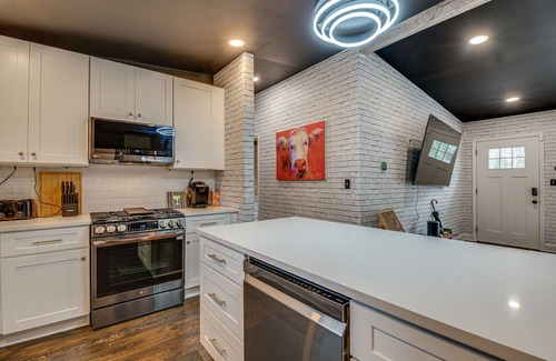 Church Street House | Modern Atlanta Retreat: Private Hot Tub & Yard!