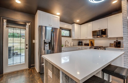 Church Street House | Modern Atlanta Retreat: Private Hot Tub & Yard!