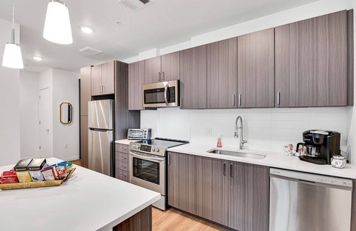 Jewell Heights - Hoffman Heights Apartment | Modern Aurora Apt Near Hospital 2BD/1BA