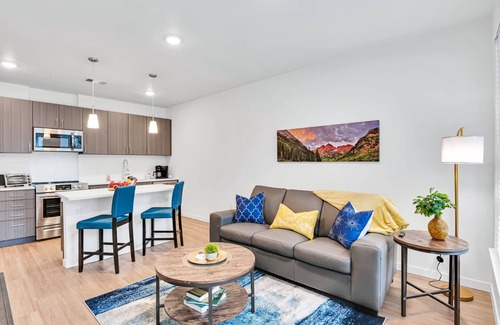 Jewell Heights - Hoffman Heights Apartment | Modern Aurora Apt Near Hospital 2BD/1BA