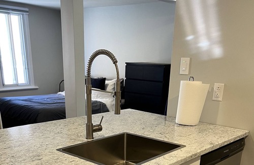 Hull Apartment | Modern Bachelor in downtown Hull