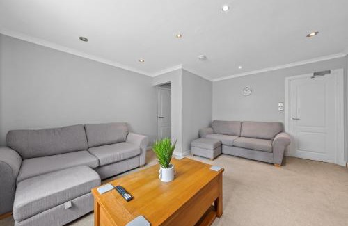 Bannockburn House | Modern Bannockburn Guest House - Ensuite Rooms Only