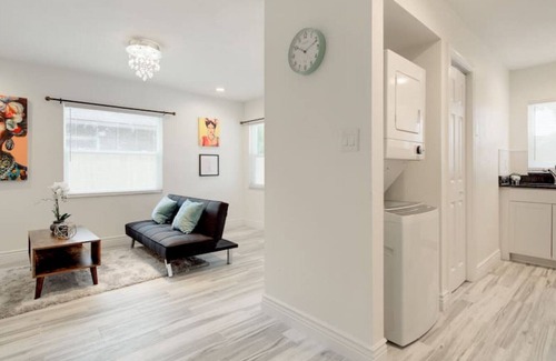 Ballast Point Apartment | Modern Bayshore Home