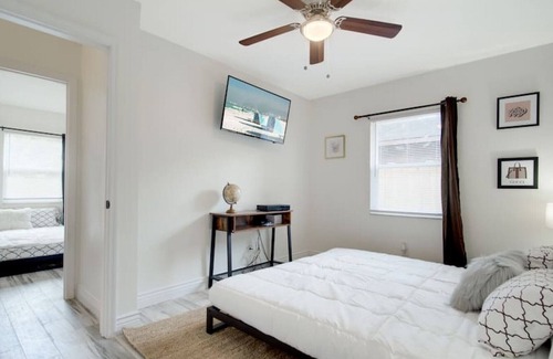 Ballast Point Apartment | Modern Bayshore Home