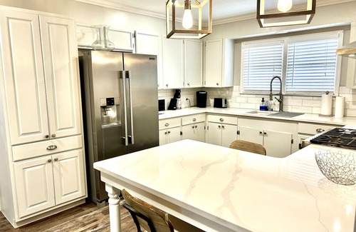 Bay Area House | Modern bayside beauty located in the heart of Corpus Christi, TX. Pet friendly!