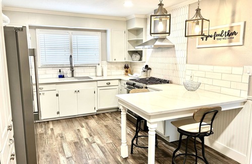 Bay Area House | Modern bayside beauty located in the heart of Corpus Christi, TX. Pet friendly!