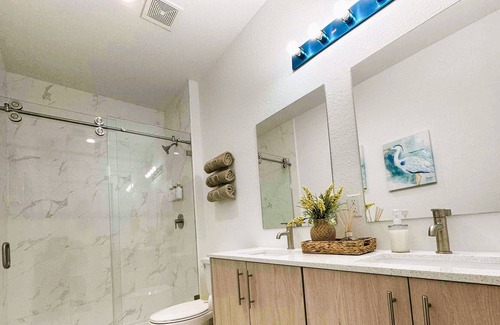 Florida City House | Modern Beach 100% Concrete Decor FL Gateway Keys