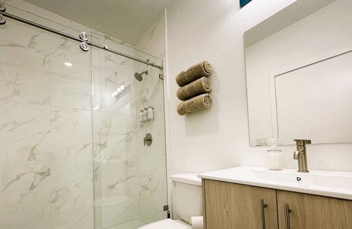 Florida City House | Modern Beach 100% Concrete Decor FL Gateway Keys