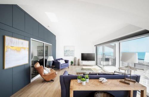 Lancing Apartment | Modern beach apartment