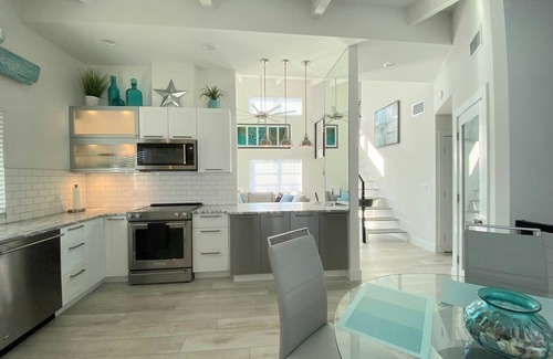 Naples Park House | Modern Beach House. Bike to beach, shopping and restaurants.