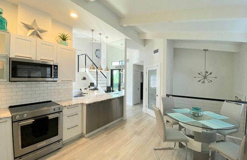 Naples Park House | Modern Beach House. Bike to beach, shopping and restaurants.