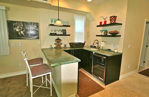 Oxnard Shores House | Modern beach house pet friendly