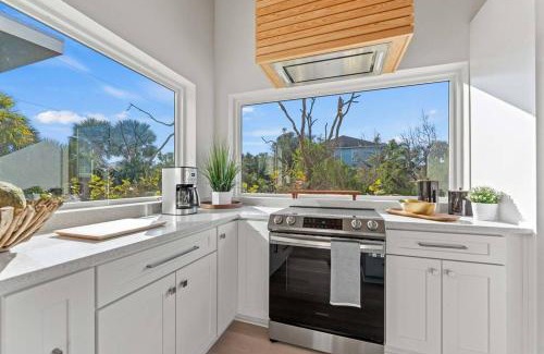 Marineland Acres House | Modern Beach Oasis Steps from the Shore