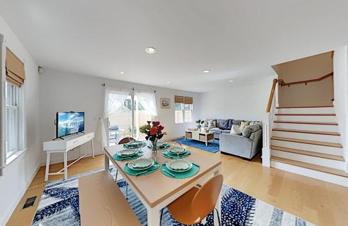 Falmouth House | Modern Beach & Town Getaway