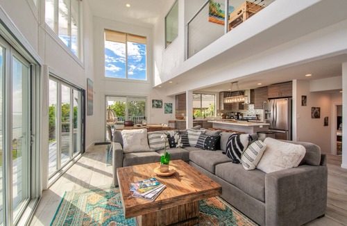 Anahola House | Modern, Beachfront 4 Bdrm - Eastside Retreat with A/C